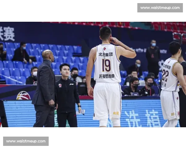 篮球巅峰对决：明星球员激情碰撞燃爆赛场荣耀